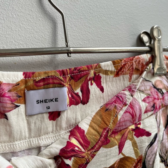 Stunning floral Sheike pants. Size 12 - Picture 5 of 5